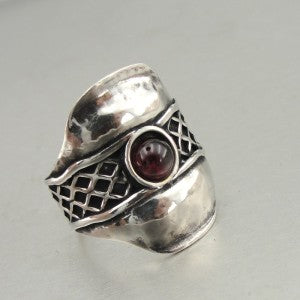 Handmade Sterling Silver Red Garnet Ring (H 1441)