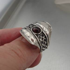 Handmade Sterling Silver Red Garnet Ring (H 1441)