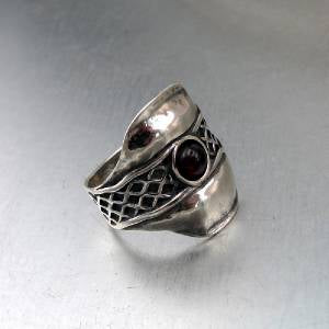 Handmade Sterling Silver Red Garnet Ring (H 1441)
