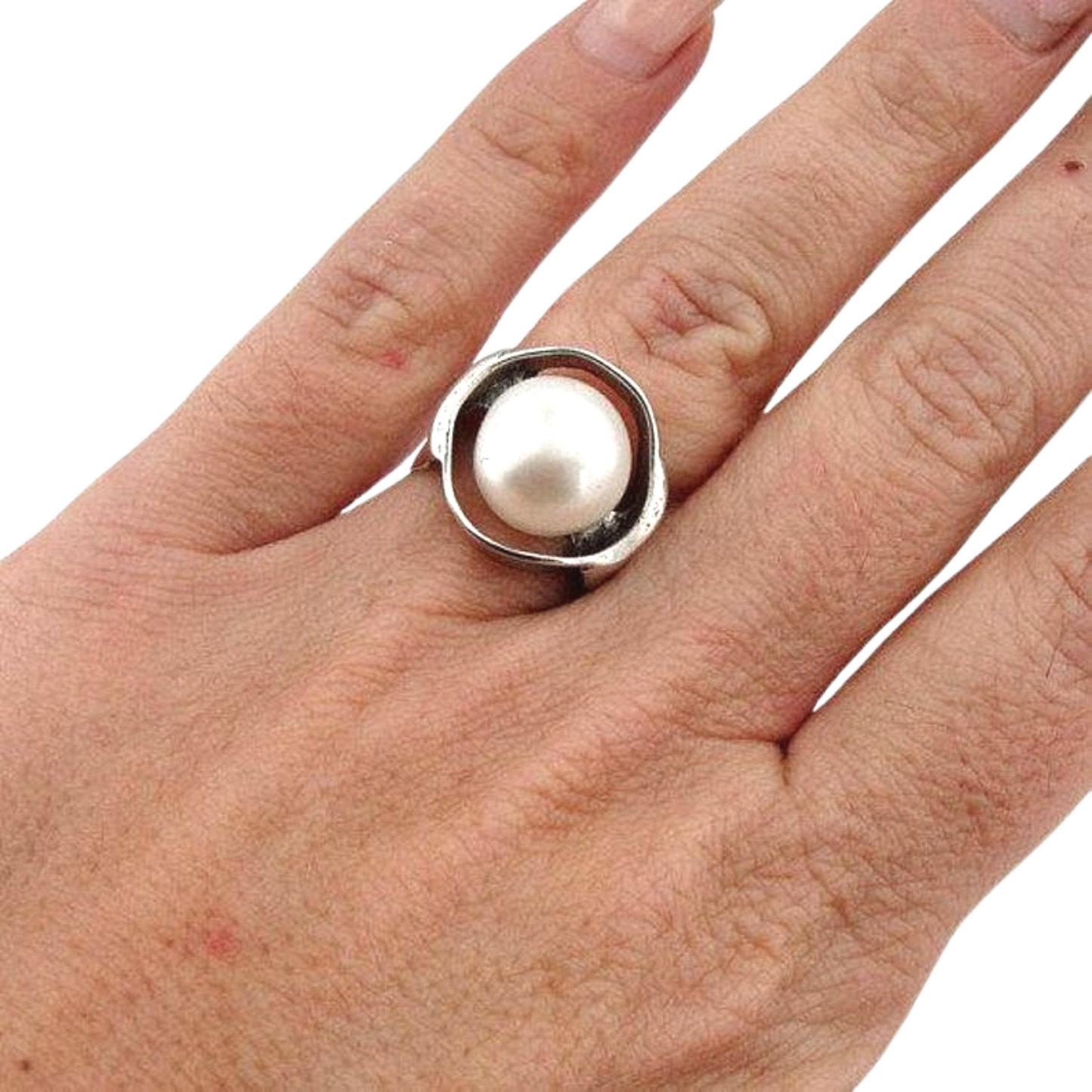 Solid sterling silver, and a Big round Natural White pearl gemstone.