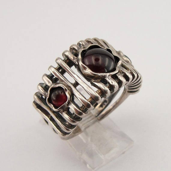 Wide lines' texture sterling silver ring with three round Natural Garnet gemstones.