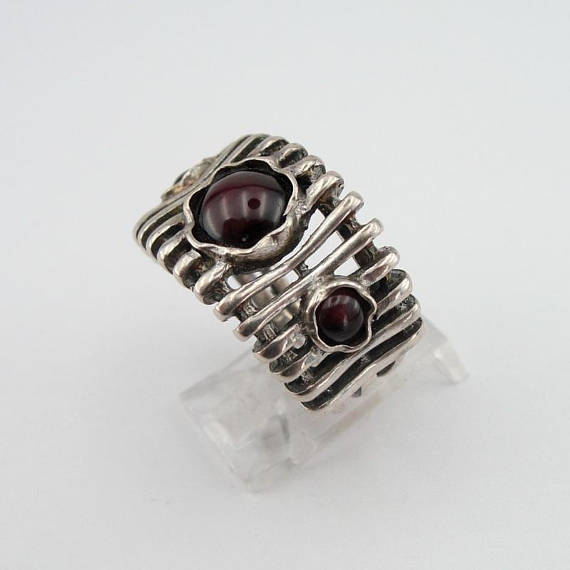 Wide lines' texture sterling silver ring with three round Natural Garnet gemstones.