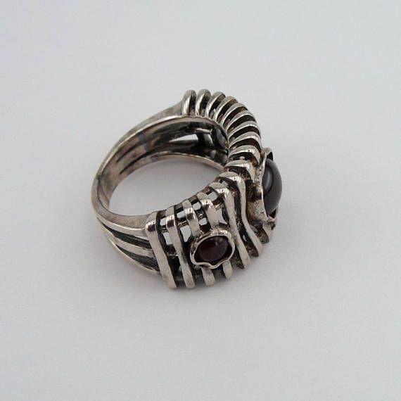 Wide lines' texture sterling silver ring with three round Natural Garnet gemstones.