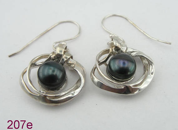 Great handcrafted Sterling Silver long black Pearl Earrings (207e)