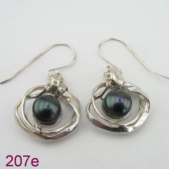 Great handcrafted Sterling Silver long black Pearl Earrings (207e)