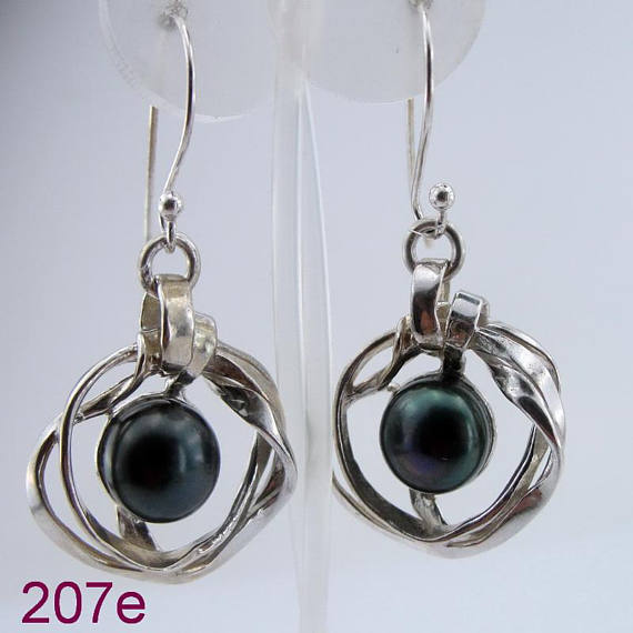 Great handcrafted Sterling Silver long black Pearl Earrings (207e)