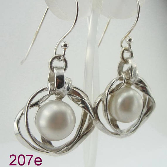 Great handcrafted Sterling Silver 925 , gift , long Pearl Earrings (207e)