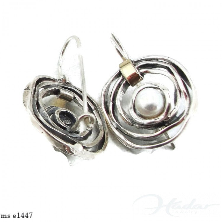 Round silver earring with 9K gold and white pearl