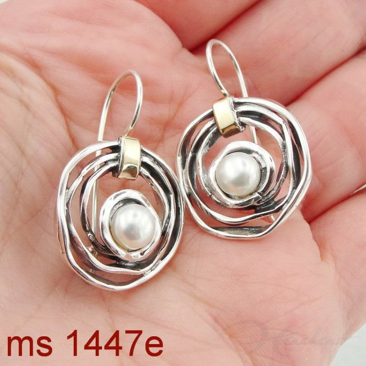 Round silver earring with 9K gold and white pearl