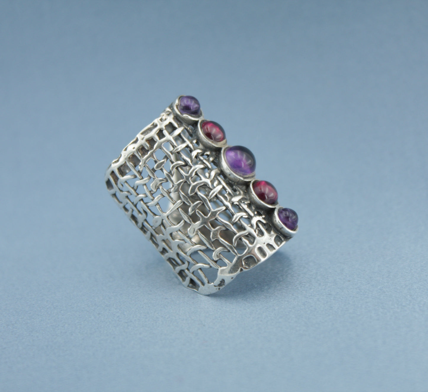 Long Net Ring, With Amethyst and Garnet gemstone.