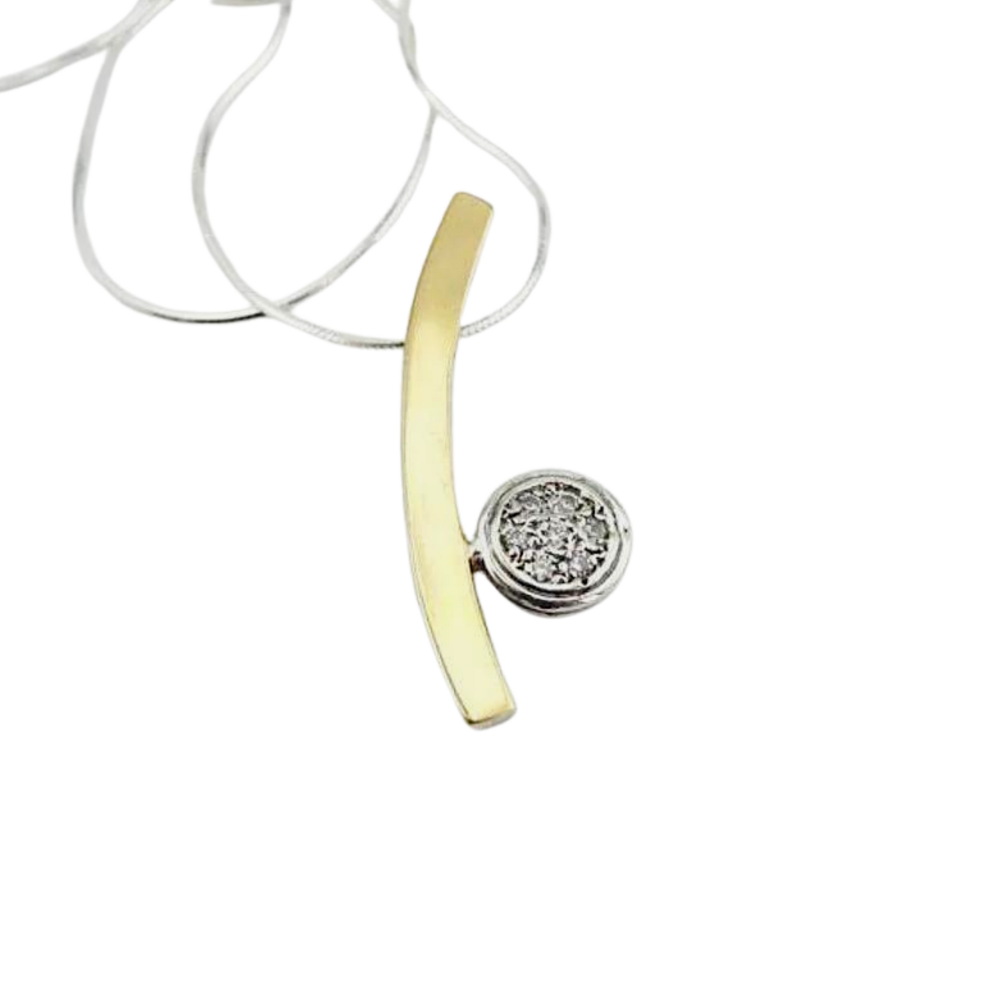 Beautiful Golden pendant with Zircon, Arrives with Sterling silver Beautiful Golden pendant with Zircon, Arrives with Sterling silver