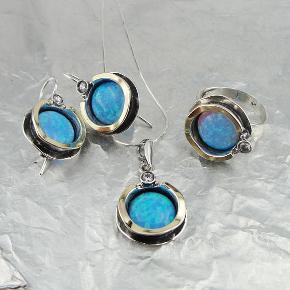 Round blue mosaic opal earrings base in Sterling silver and decorated with Gold