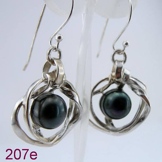 Great handcrafted Sterling Silver long black Pearl Earrings (207e)