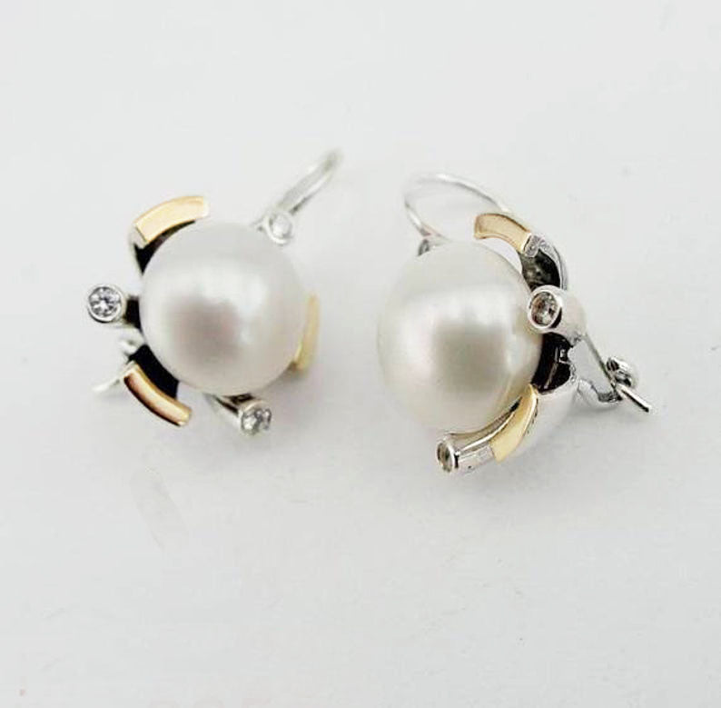 Round 10mm white Pearl inlaid in textured solid Sterling Silver and gold.