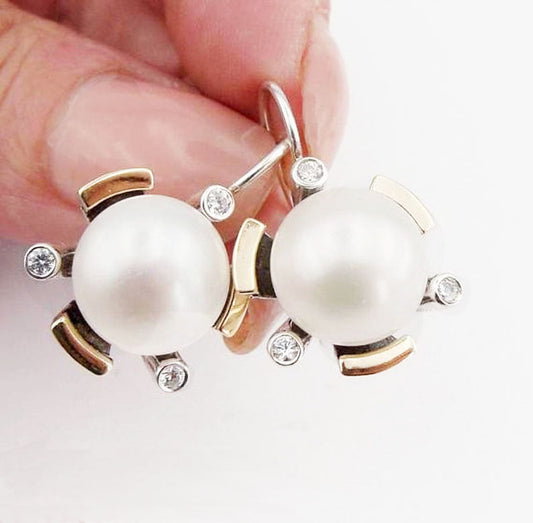 Round 10mm white Pearl inlaid in textured solid Sterling Silver and gold.